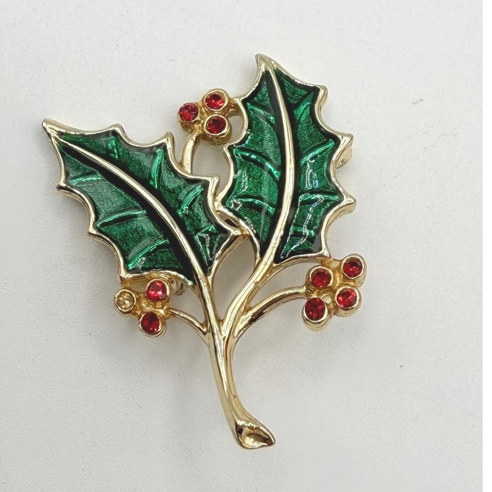 Beatrix Holly Berry Brooch Women Gold Green Red Excellent Vintage Christmas Pin